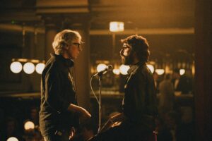 David Trueba y David Verdaguer en el rodaje de Saben Aquell