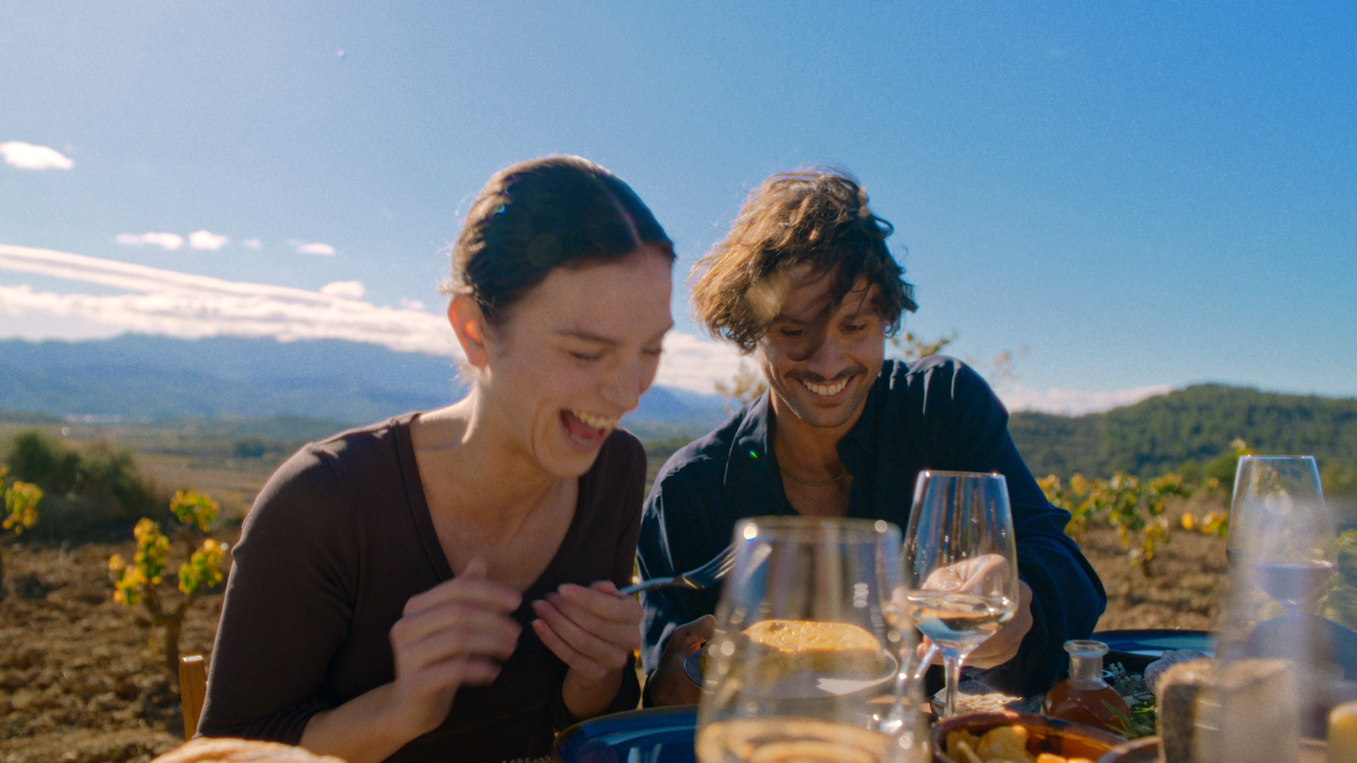 Imagen del espot de TV de la campaña promocional de las D.O. de vino catalán, por Lab creative Studio.