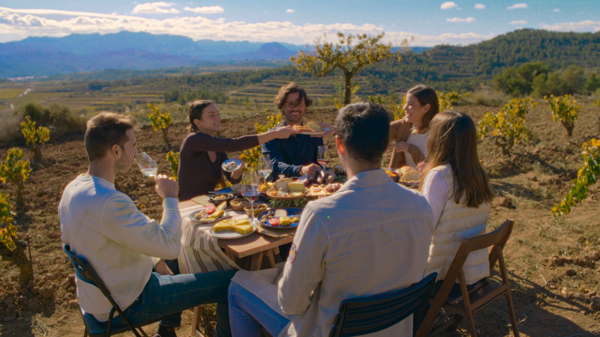 Imagen del espot de TV de la campaña promocional de las D.O. de vino catalán, por Lab creative Studio.