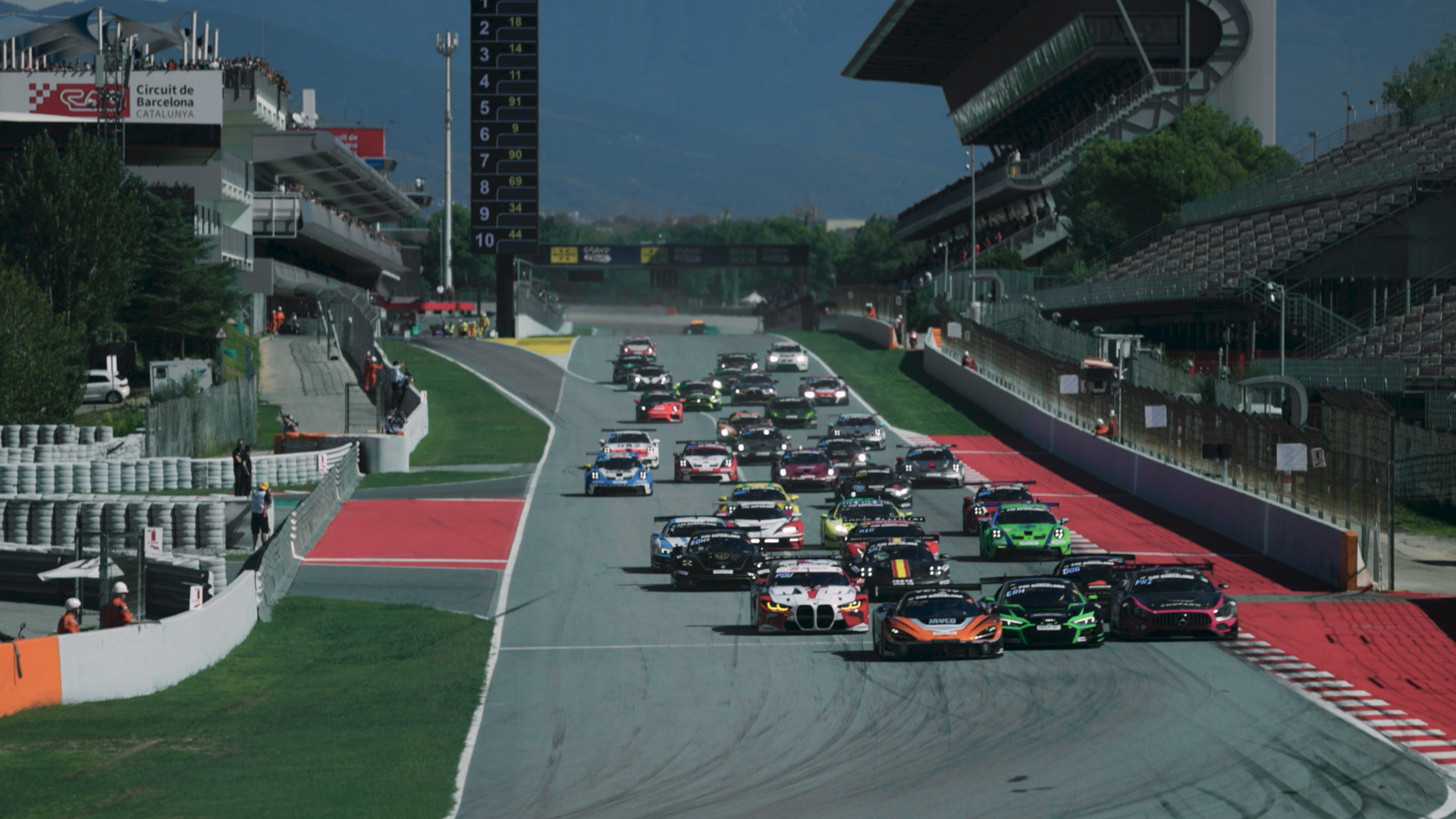 Plano de salida de las 24h de automobilismo en el Circuit de Barcelona Catalunya, por Lab Creative Studio.