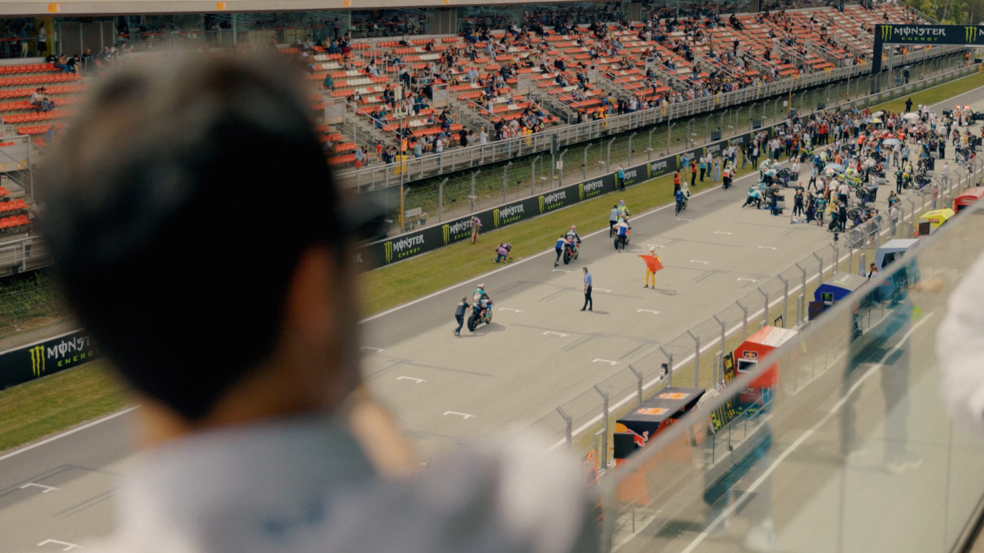 Parrilla de salida de Moto GP en el Circuit de Barcelona Catalunya, por Lab Creative Studio.